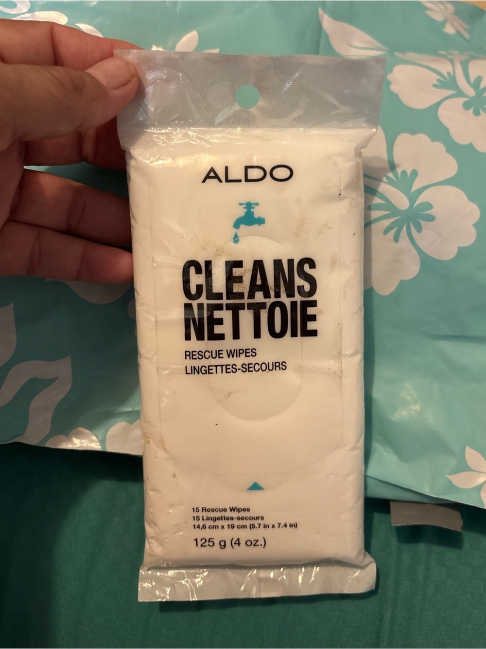 ALDO Cleans Nettoie Rescue Wipes - White & Teal Accent